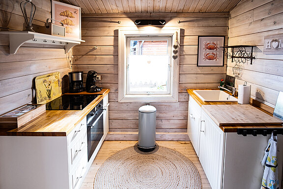 Moderne und stilvolle Küche im Ferienhaus 'Zweite Heimat' mit hochwertiger Ausstattung.