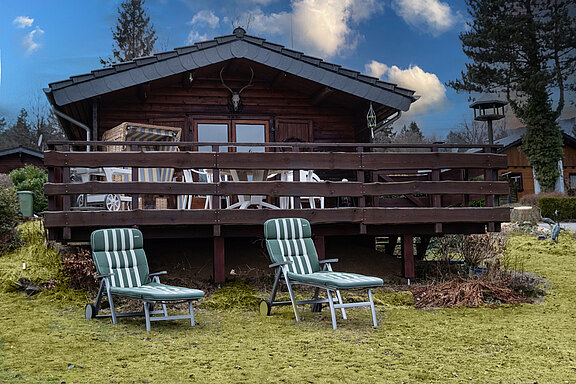 Große Terrasse mit weitem Blick ins Land